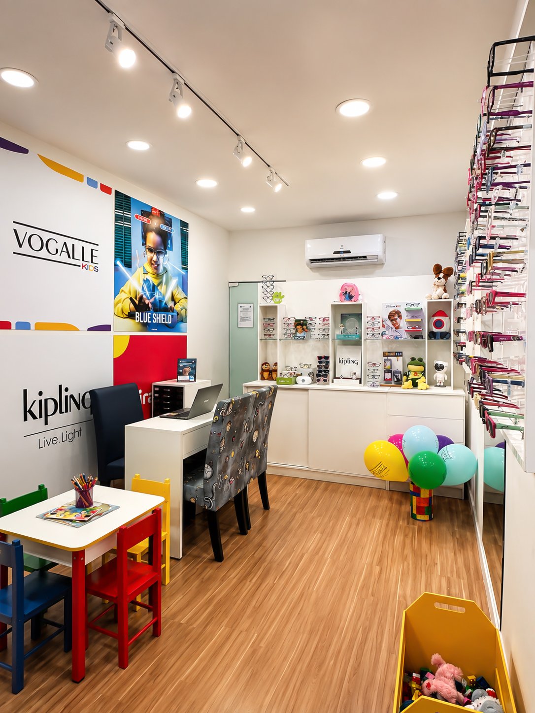 Interior da Ótica Vogalle Kids no Largo do Machado, Rio de Janeiro
